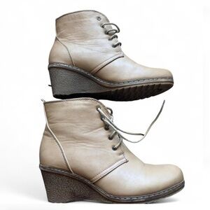 Elegant Beige Wedge Ankle Boots